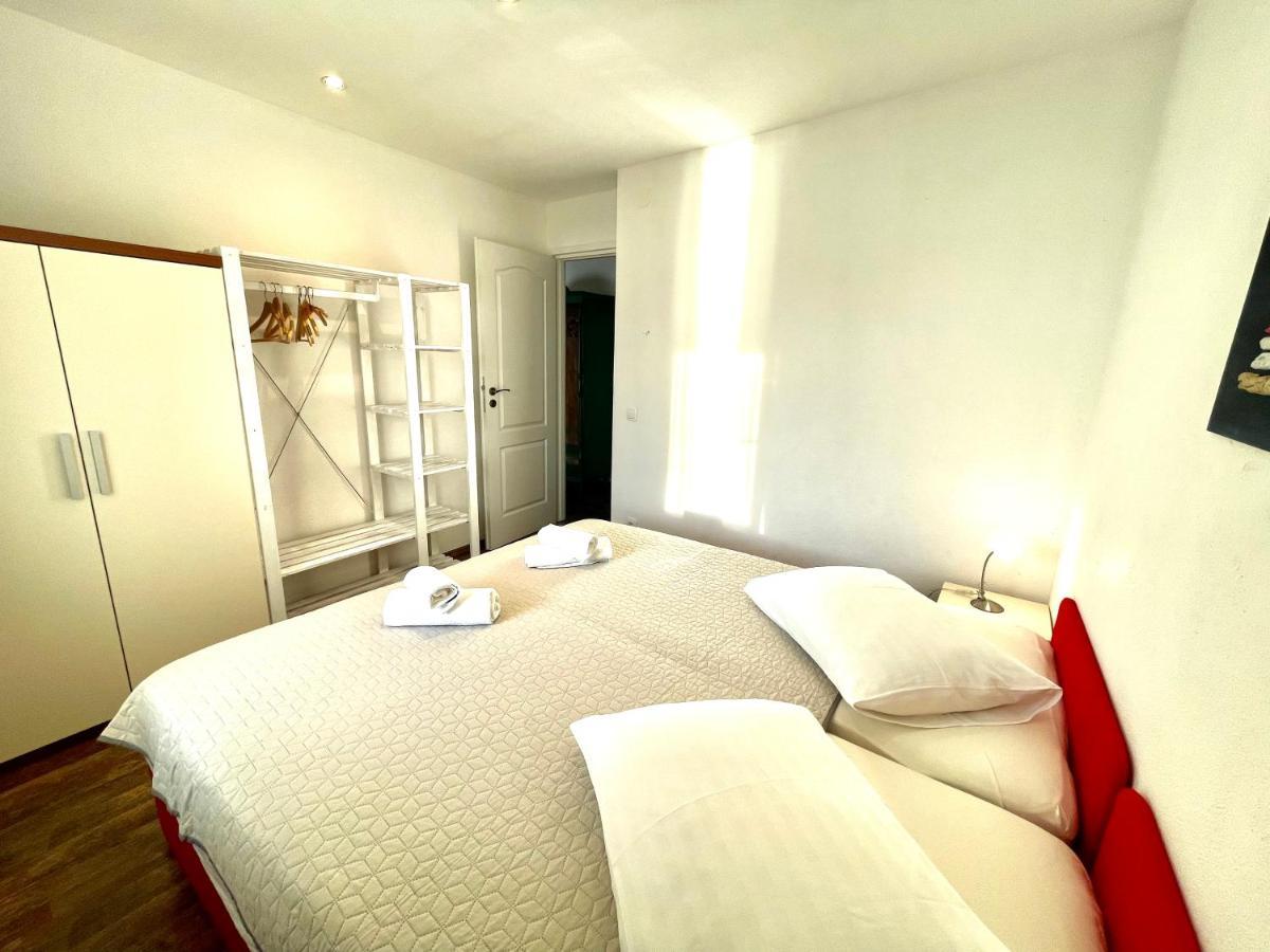 Apartments Trapula Sibenik Bagian luar foto